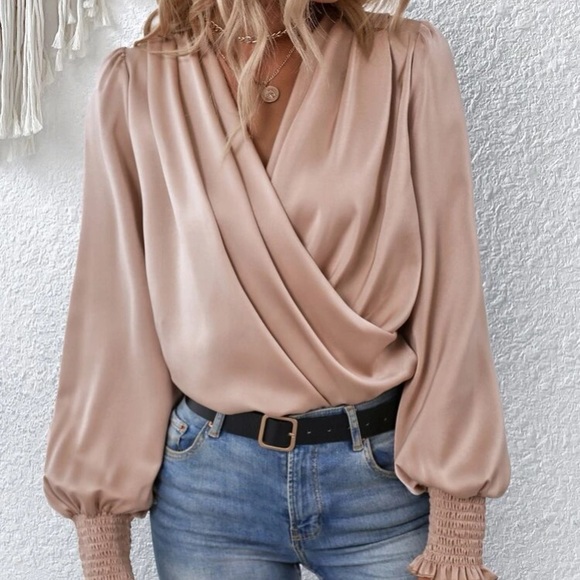 Luxe shirred cuff bishop sleeve blouse - Picture 4 of 6